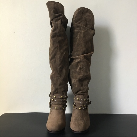 Bakers Lexie Knee High Stiletto Boots Studded Faux Suede Taupe 7.5B Platform - Picture 2 of 12